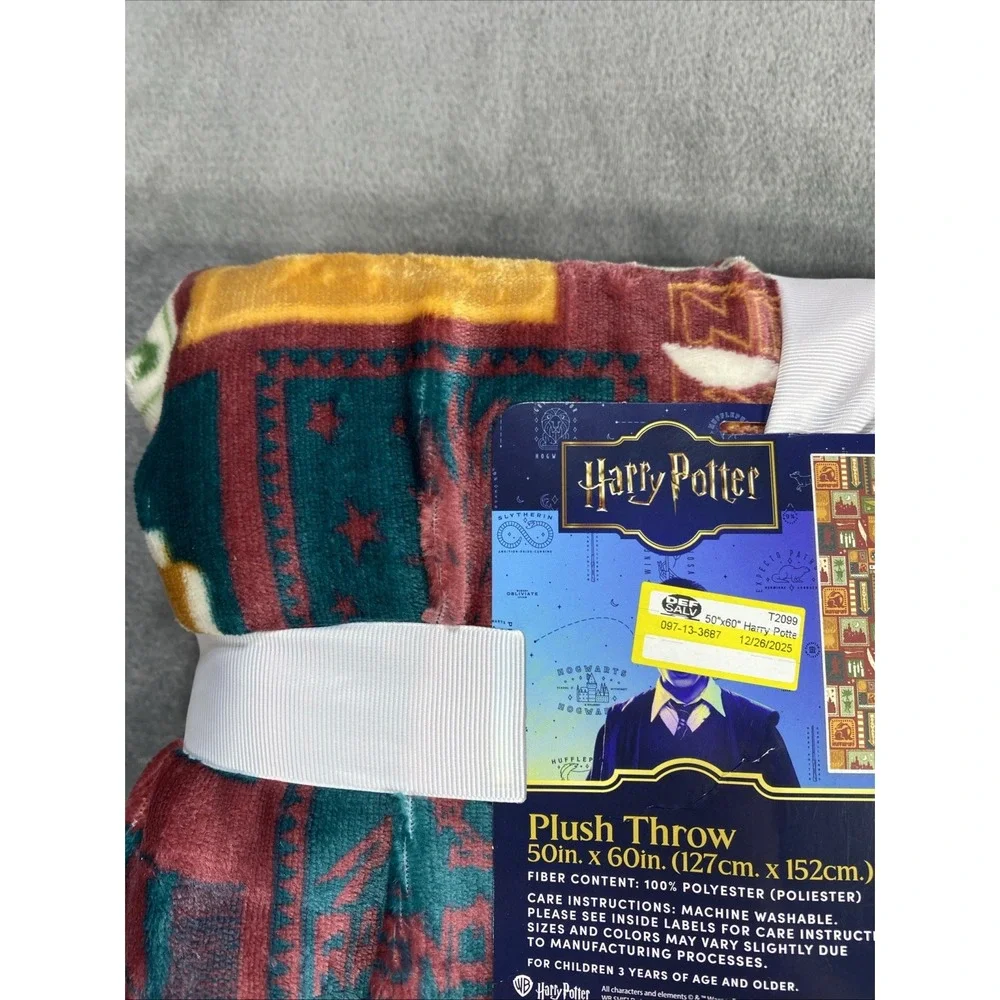 Harry Potter Plush Throw Blanket Hogwarts 50x 60 Super Soft Machine Washable NEW